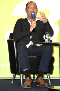Hannes Ringlstetter auf der f.re.e Reise- und Freizeitmesse in München