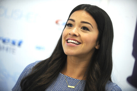 Gina Rodriguez präsentiert ein neues 3D White Produkt in New York