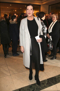 Theaterpremiere 'Alles muss glänzen - The Homemaker' in Berlin
