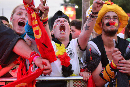 Fans beim UEFA-Fußball-Europameisterschaft 2016 Spiel Deutschland gegen Polen in Berlin