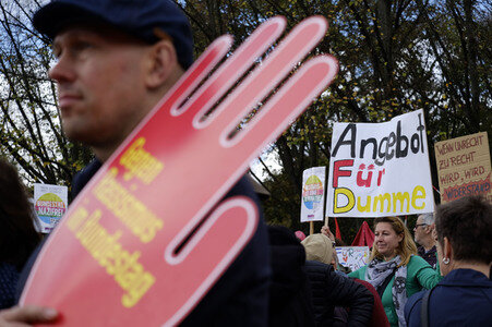 Demonstration 'Gegen Hass und Rassismus im Bundestag' in Berlin