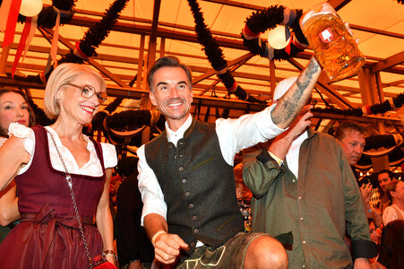 Wiesn Anstich im Schottenhamel Festzelt auf dem Oktoberfest 2026 in München