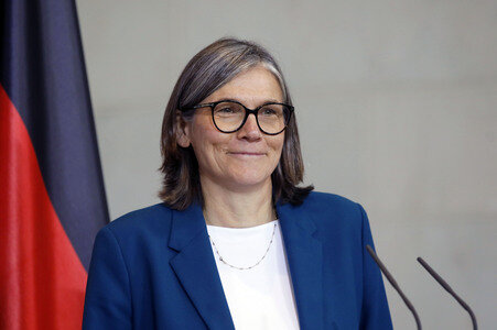 Treffen des Bundeskanzlers mit Vertretern der Automobilindustrie in Berlin