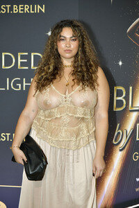 Weltpremiere der 'Blinded by Delight' Grand Show 2025 in Berlin