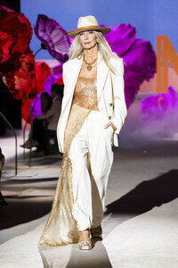 Lola Casademunt by Maite Fashion Show auf der Mercedes-Benz Fashion Week Madrid