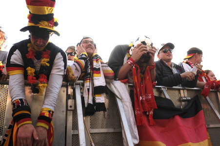 Fanmeile beim UEFA-Fußball-Europameisterschaft 2016 Spiel Deutschland gegen Nordirland in Berlin