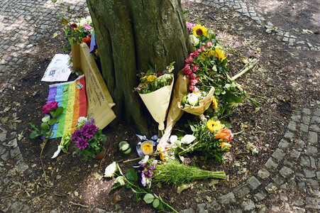 Trauer nach dem Anschlag auf die Feiern des 48. Berliner Christopher Street Day in Berlin