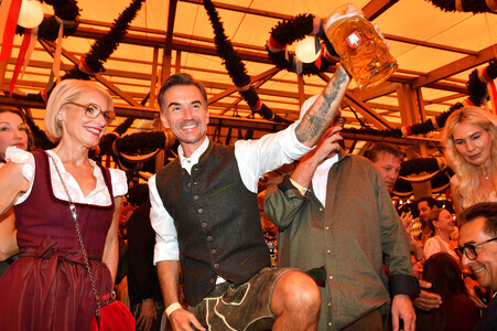 Wiesn Anstich im Schottenhamel Festzelt auf dem Oktoberfest 2026 in München
