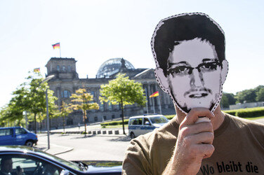 Piraten-Aktion im Rahmen der Demonstration des Aktionsbündnisses 'Snowden nach Berlin', Berlin