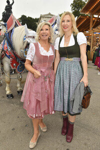 Regines Damenwiesn beim Oktoberfest 2025 in München