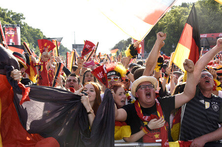 Fanmeile beim UEFA-Fußball-Europameisterschaft 2016 Spiel Deutschland gegen Nordirland in Berlin