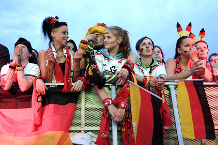 Fans beim UEFA-Fußball-Europameisterschaft 2016 Spiel Deutschland gegen Polen in Berlin