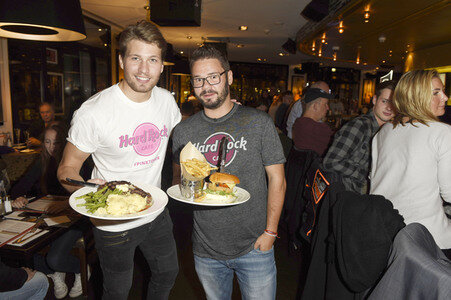 Pinktober Aktion im Hard Rock Cafe Berlin