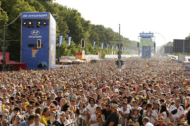 WM-Fanmeile beim Spiel Deutschland gegen Portugal, Berlin