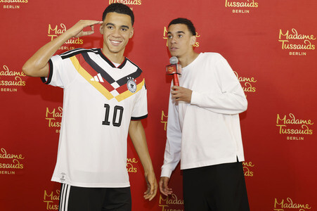 Jamal Musiala bei der Präsentation seiner Wachsfigur in München