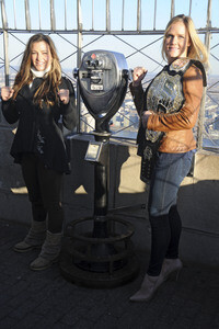 Holly Holm und Miesha Tate besuchen das Empire State Building