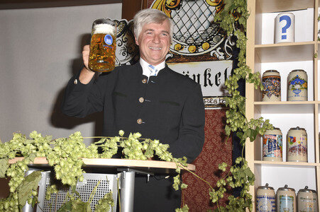 Hofbräu Festzelt Krugvorstellung 2017 in München