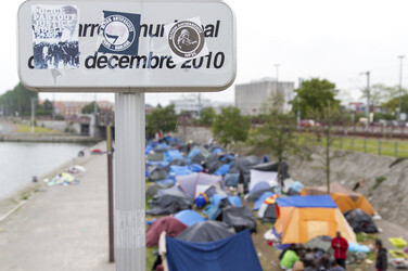 Flüchtlinge im Flüchtlingslager in Calais