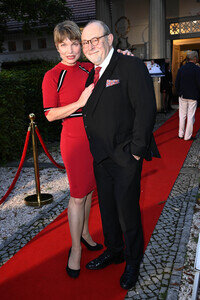 Theaterpremiere 'Der eingebildet Kranke' und 90. Geburtstag von Dieter Hallervorden in Berlin