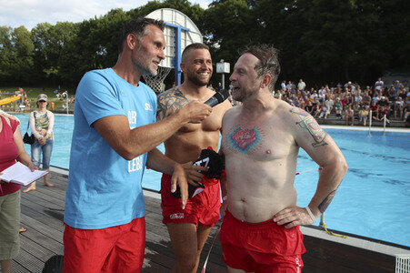 Wassersprung-Show 'Sprung meines Lebens' in Halle