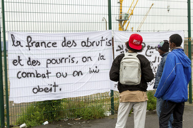 Flüchtlinge im Flüchtlingslager in Calais