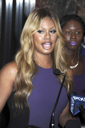 Laverne Cox illuminiert das Empire State Building lial anlässlich des National Bullying Prevention Month, New York