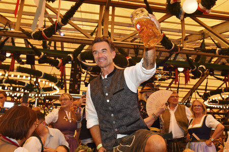 Wiesn Anstich im Schottenhamel Festzelt auf dem Oktoberfest 2025 in München