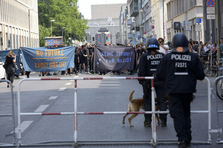 Gegendemo zur AfD Demo 'Zukunft Deutschland' in Berlin