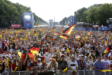 WM-Fanmeile vor dem Spiel Deutschland gegen Portugal, Berlin