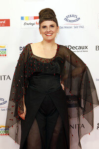 Goldene Bild der Frau 2025 in Hamburg