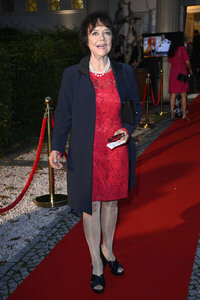 Theaterpremiere 'Der eingebildet Kranke' und 90. Geburtstag von Dieter Hallervorden in Berlin