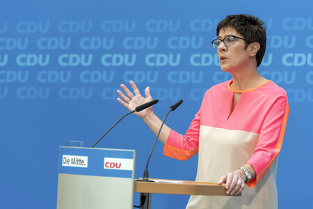 Pressekonferenz mit Angela Merkel und Annegret Kramp-Karrenbauer in Berlin