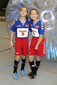 Benefiz-Fußballspiel 'Kicken mit Herz' 2017 in Hamburg
