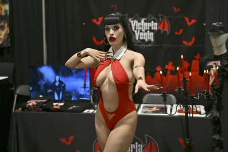 Midsummer Scream - Halloween & Horror Convention in Long Beach