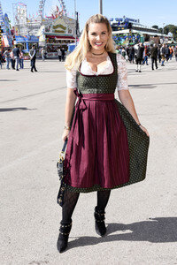3. Wiesn Charity Lunch im Festzelt Zur Bratwurst beim Oktoberfest 2018 in München