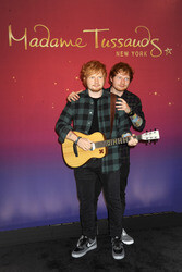 Ed Sheeran enthüllt seine Wachsfigur bei Madame Tussauds New York
