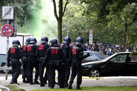 '#BlockG20 – colour the red zone!' Demonstration in Hamburg