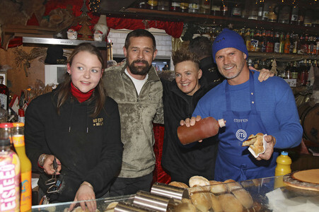 Benefizaktion mit Promi-Charity-Grillen in Berlin