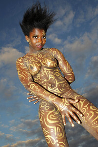NATURE ART: Auf einem Feld in der Abendsonne / On a Field in the Evening Sun Bodypainting