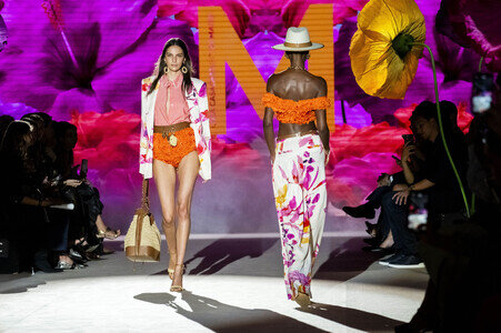 Lola Casademunt by Maite Fashion Show auf der Mercedes-Benz Fashion Week Madrid