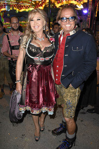 Almauftrieb in Käfers Wiesn-Schänke auf dem Oktoberfest 2018 in München