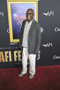 Closing Ceremony und Filmpremiere 'Song Sung Blue', AFI Fest 2025 in Los Angeles