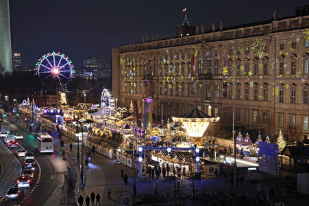 Weihnachtsmarkt am Humboldt Forum in Berlin