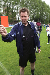 Charity-Fußballspiel 'Kicken mit Herz' in Hamburg