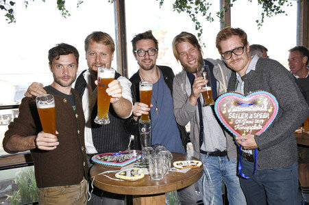In Kufflers Weinzelt auf dem Oktoberfest 2018 in München