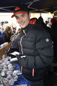 Teddybären Charity Verkauf der 'Sturm der Liebe' Stars in München