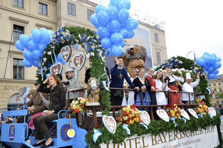 Trachten- und Schützenzug 2015 in München
