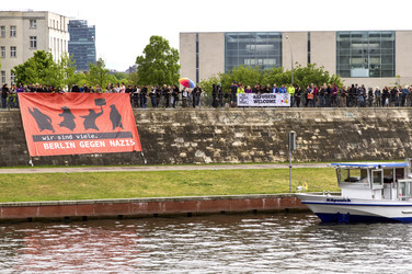 Gegendemo zur Demonstration gegen die Islamisierung und Amerikanisierung Europas in Berlin