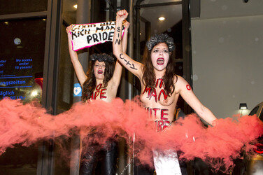 Femen Aktivistinnen stürmen das Bordell 'Artemis', Berlin