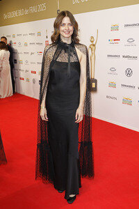 Goldene Bild der Frau 2025 in Hamburg